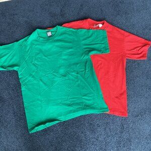 Bundle of Two Short-sleeved T-shirts - Red and Green - Small
